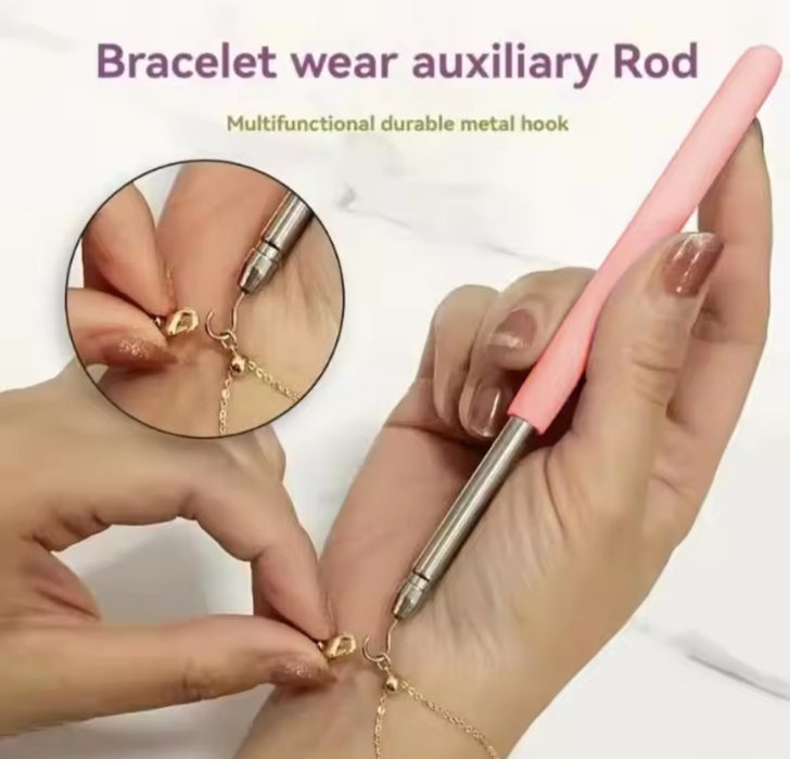 Bracelet attachment tool