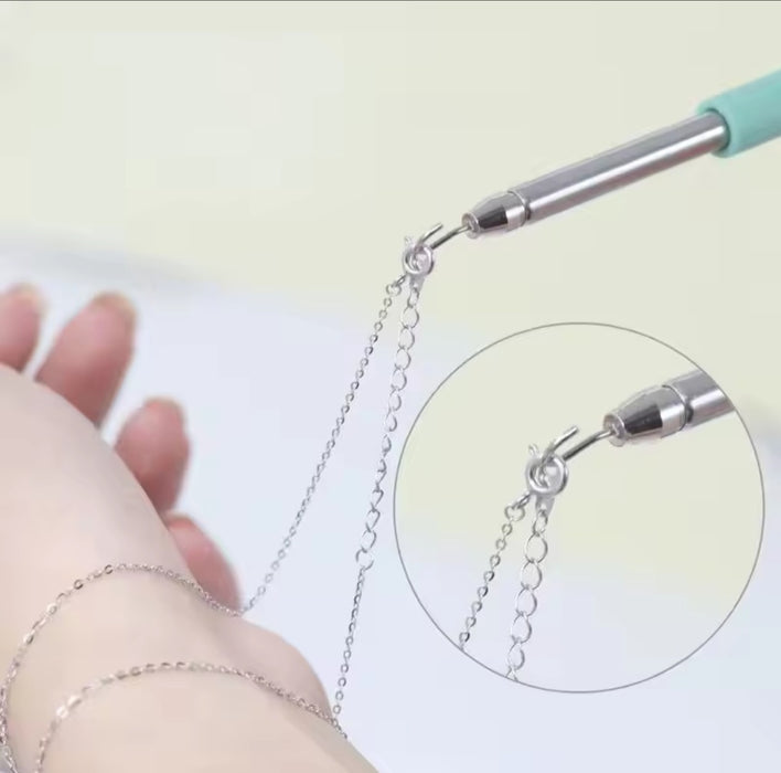 Bracelet attachment tool